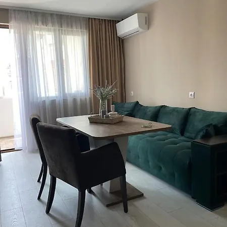 Catina's Apartament Burgas City